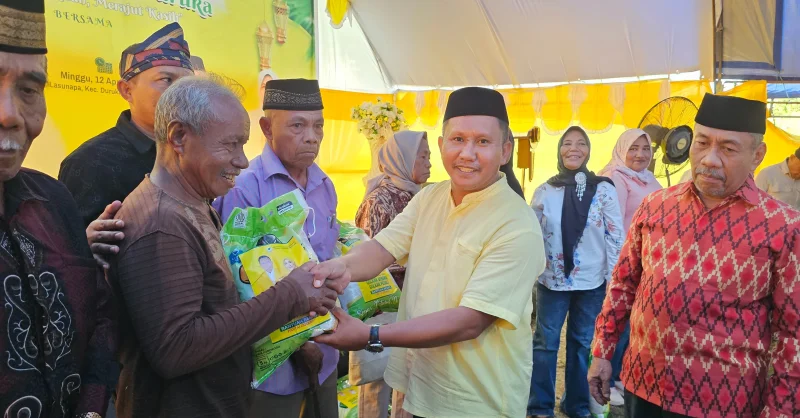 La Ode Darwin Ungkap Asal Usul Keluarga dan Bagi 500 Paket Sembako di Duruka Muna 1 La Ode Darwin Ungkap Asal Usul Keluarga dan Bagi 500 Paket Sembako di Duruka Muna