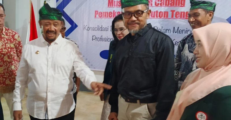 Bupati Azhari Ungkap Banyak yang Sakit Jiwa di Buton Tengah Karena Stres 3 Bupati Azhari Ungkap Banyak yang Sakit Jiwa di Buton Tengah Karena Stres