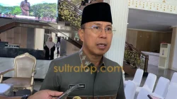 Gubernur ASR Tambah Jadi 100 Tenan di Eks-MTQ, Pedagang Tak Boleh Lagi di Bahu Jalan 14 Gubernur ASR Tambah Jadi 100 Tenan di Eks-MTQ, Pedagang Tak Boleh Lagi di Bahu Jalan