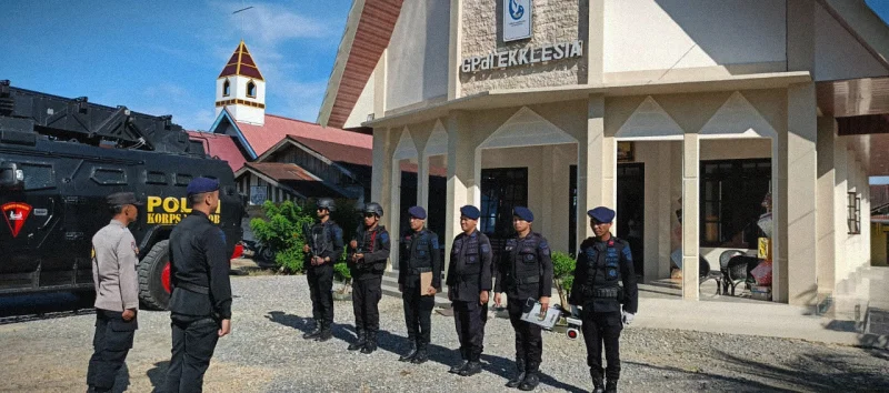 Brimob Polda Sultra Sterilisasi Gereja di Kendari Jelang Paskah 2026 1 Brimob Polda Sultra Sterilisasi Gereja di Kendari Jelang Paskah 2026