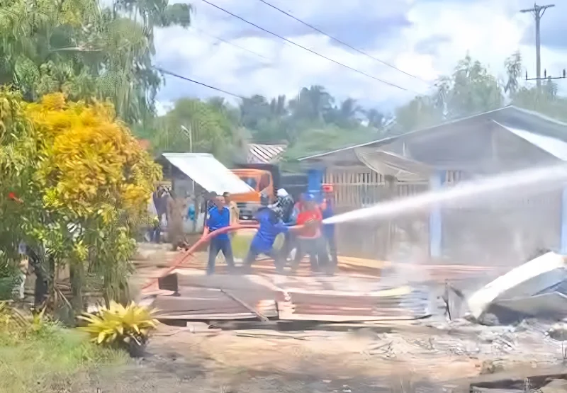 Diduga Lupa Matikan Kompor, Rumah Warga di Muna Barat Ludes Terbakar 1 Diduga Lupa Matikan Kompor, Rumah Warga di Muna Barat Ludes Terbakar