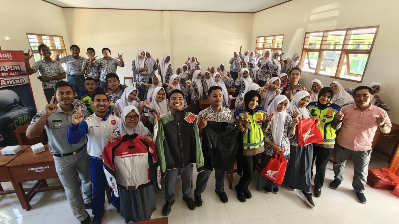 Asmo Sulsel Perkuat Edukasi Safety Riding bagi Siswa SMAN 10 Gowa Bersama Polres Gowa dan Jasa Raharja
