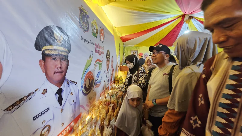Produk UMKM dan Kain Tenun Muna Barat Jadi Primadona di Pameran Harmoni Sultra ke-62 1 Produk UMKM dan Kain Tenun Muna Barat Jadi Primadona di Pameran Harmoni Sultra ke-62