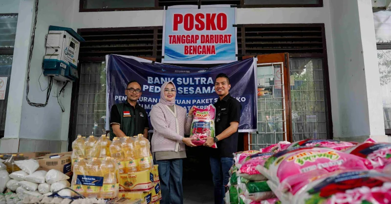 Bank Sultra Salurkan 300 Paket Sembako untuk Korban Banjir di Kendari