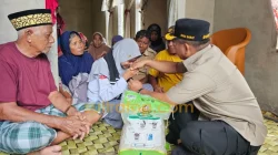 Bupati Mubar Tanggung Biaya Sekolah Anak Korban Hilang di Lasama Pakai Dana Pribadi