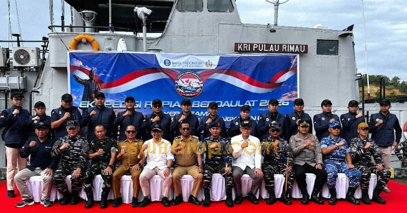 BI Sultra dan TNI AL Gelar Ekspedisi Rupiah Berdaulat ke Wakatobi, Distribusikan Uang Layak Edar ke Pulau 3T 3 BI Sultra dan TNI AL Gelar Ekspedisi Rupiah Berdaulat ke Wakatobi, Distribusikan Uang Layak Edar ke Pulau 3T
