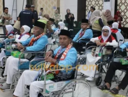 393 Jemaah dan Petugas Kloter 35 Sultra Resmi Diterima Masuk Embarkasi Makassar