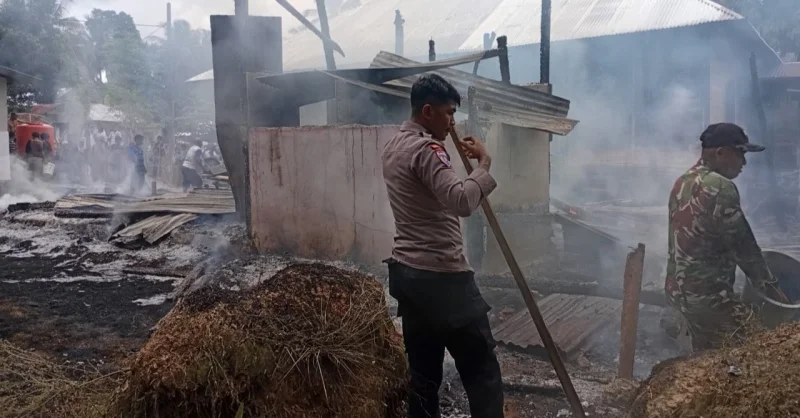 Korsleting Listrik Diduga Picu Kebakaran Rumah di Muna, Kerugian Ditaksir Rp178 Juta 1 Korsleting Listrik Diduga Picu Kebakaran Rumah di Muna, Kerugian Ditaksir Rp178 Juta