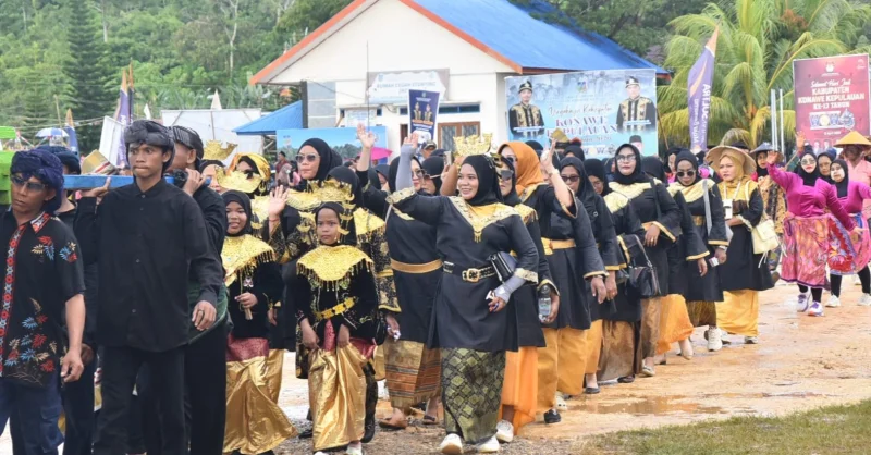Kekayaan Bahari Suku Bajo Curi Perhatian di Kirab Budaya Perdana Konkep 3 Kekayaan Bahari Suku Bajo Curi Perhatian di Kirab Budaya Perdana Konkep