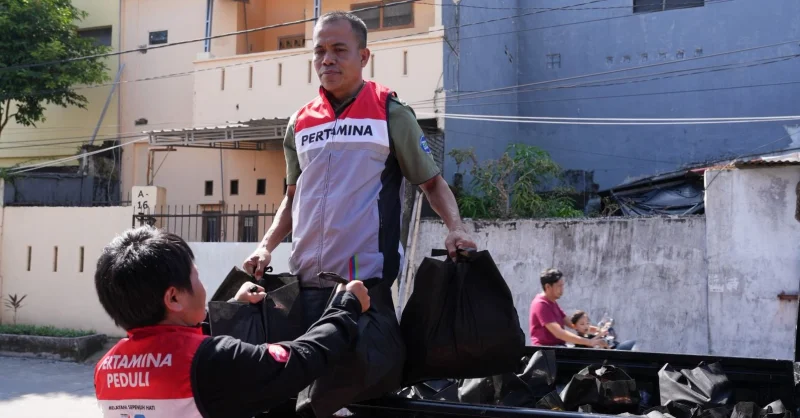 Pertamina Patra Niaga Sulawesi Salurkan Ratusan Paket Sembako Jelang May Day 2026 di Sulawesi Selatan 1 Pertamina Patra Niaga Sulawesi Salurkan Ratusan Paket Sembako Jelang May Day 2026 di Sulawesi Selatan