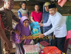 Wabup Muna Barat Bantu Perbaiki Rumah Lansia Korban Pohon Tumbang