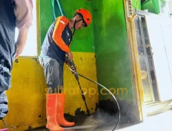 BPBD Kendari dan Relawan Kebut Pembersihan Rumah Warga Pascabanjir