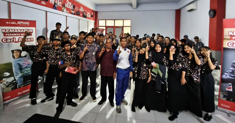 Asmo Sulsel Edukasi Safety Riding di SMK Tri Tunggal 45 Makassar, Hadirkan Praktik Honda Icon-e 1 Asmo Sulsel Edukasi Safety Riding di SMK Tri Tunggal 45 Makassar, Hadirkan Praktik Honda Icon-e