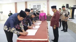 Kakanwil Kemenag Sultra Lantik Pejabat Pengawas dan Pelaksana, Ini Daftarnya