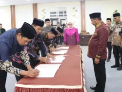 Kakanwil Kemenag Sultra Lantik Pejabat Pengawas dan Pelaksana, Ini Daftarnya