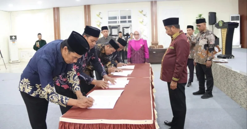 Kakanwil Kemenag Sultra Lantik Pejabat Pengawas dan Pelaksana, Ini Daftarnya 1 Kakanwil Kemenag Sultra Lantik Pejabat Pengawas dan Pelaksana, Ini Daftarnya