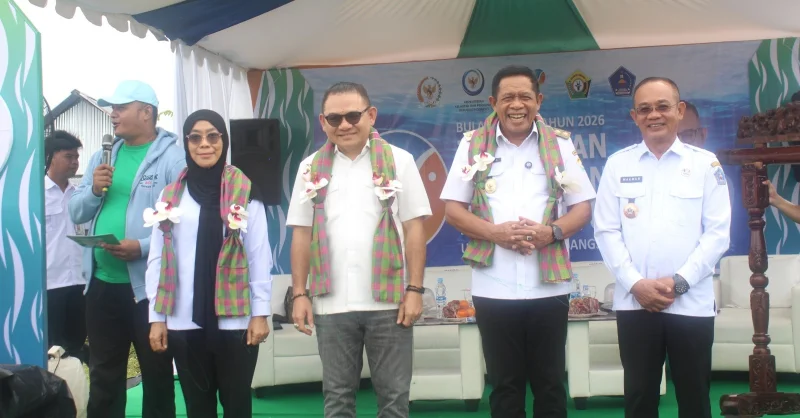 Dorong Konsumsi Ikan Berkualitas, Jaelani Edukasi Warga Kendari dan Salurkan Bantuan 1 Dorong Konsumsi Ikan Berkualitas, Jaelani Edukasi Warga Kendari dan Salurkan Bantuan