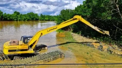 Pascabanjir Kendari, PUPR Bergerak Bersihkan Lumpur dan Sedimentasi di Sejumlah Wilayah 4 Pascabanjir Kendari, PUPR Bergerak Bersihkan Lumpur dan Sedimentasi di Sejumlah Wilayah