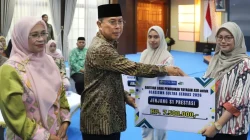 Mahasiswa S1, S2, hingga S3 Resmi Terima Beasiswa dari Dana Pribadi Gubernur ASR