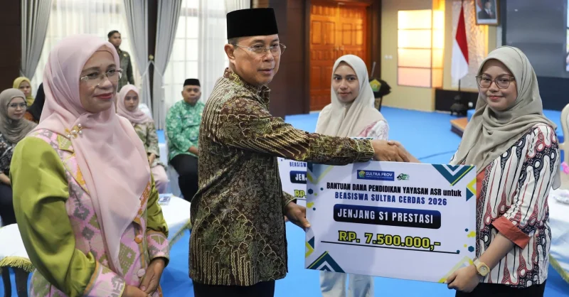 Mahasiswa S1, S2, hingga S3 Resmi Terima Beasiswa dari Dana Pribadi Gubernur ASR 1 Mahasiswa S1, S2, hingga S3 Resmi Terima Beasiswa dari Dana Pribadi Gubernur ASR
