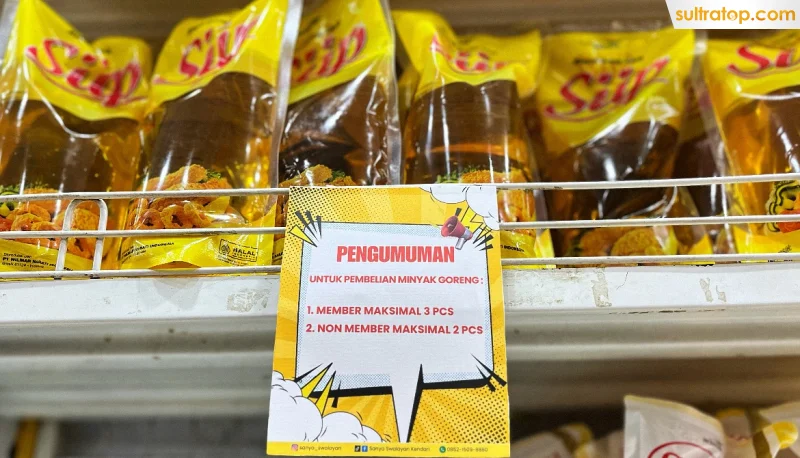 Gelombang Panic Buying Minyak Goreng Mulai Terjadi di Kendari, Swalayan Sanya Terapkan Sistem Member dan Nonmember 1 Gelombang Panic Buying Minyak Goreng Mulai Terjadi di Kendari, Swalayan Sanya Terapkan Sistem Member dan Nonmember