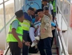 Tiba di Makassar, Jemaah Calon Haji Asal Konawe Tak Mampu Turun Pesawat karena Kelelahan