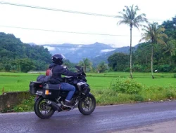 Asmo Sulsel Bagikan Tips Aman Membawa Barang Belanja dengan Sepeda Motor