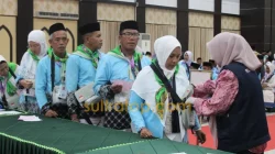 Jemaah Calon Haji Asal Kendari, Kolaka, Konsel, dan Koltim Jalani Proses Embarkasi di Makassar 10 Jemaah Calon Haji Asal Kendari, Kolaka, Konsel, dan Koltim Jalani Proses Embarkasi di Makassar