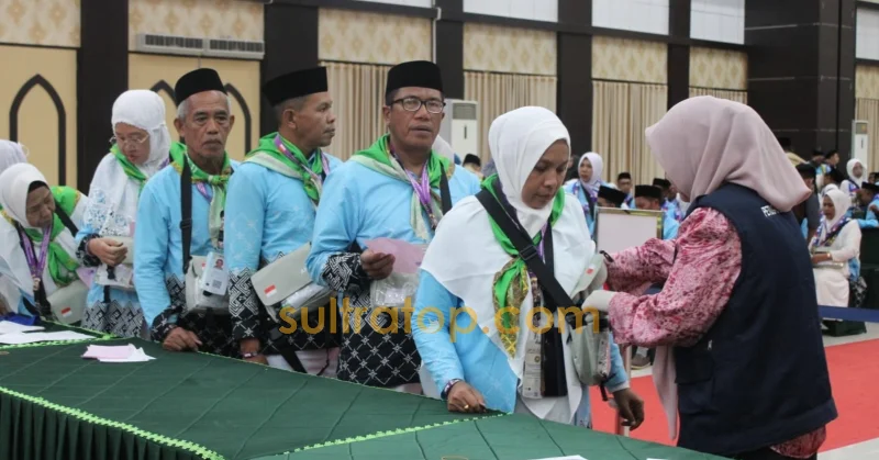 Jemaah Calon Haji Asal Kendari, Kolaka, Konsel, dan Koltim Jalani Proses Embarkasi di Makassar 1 Jemaah Calon Haji Asal Kendari, Kolaka, Konsel, dan Koltim Jalani Proses Embarkasi di Makassar
