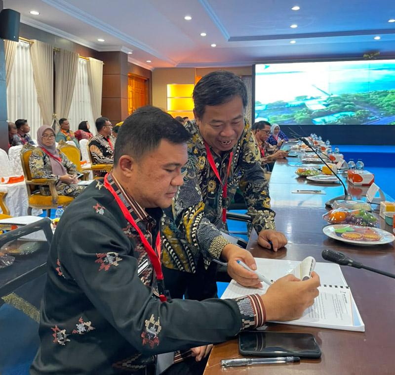 Usai RUPS dengan Gubernur, BPR Bahteramas Konsel Optimistis Capai Target Bisnis 2026 3 Usai RUPS dengan Gubernur, BPR Bahteramas Konsel Optimistis Capai Target Bisnis 2026