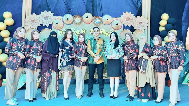 BPR Bahteramas Kendari Hadiri Penamatan TK Wulele Sanggula II, Perkuat Edukasi Menabung Sejak Dini 4 BPR Bahteramas Kendari Hadiri Penamatan TK Wulele Sanggula II, Perkuat Edukasi Menabung Sejak Dini