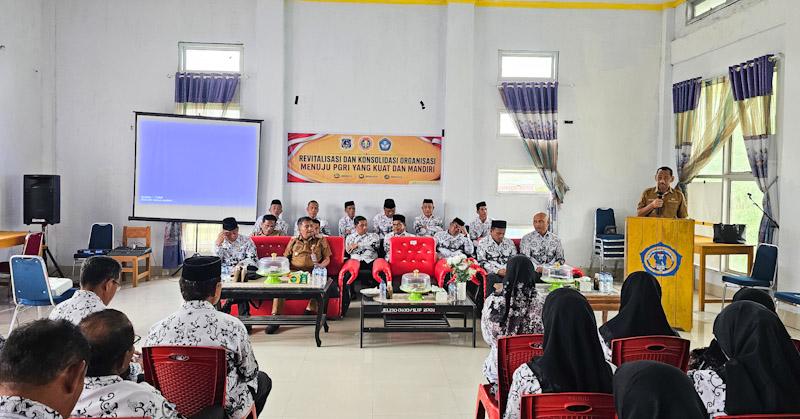 Wabup Muna Barat Buka Musda PGRI, Dorong Peningkatan Mutu Pendidikan Menuju Liwu Mokesa 1 Wabup Muna Barat Buka Musda PGRI, Dorong Peningkatan Mutu Pendidikan Menuju Liwu Mokesa