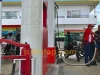 Harga Pertamax Naik, Warga Kendari Beralih ke Pertalite dan Picu Antrean Panjang di SPBU