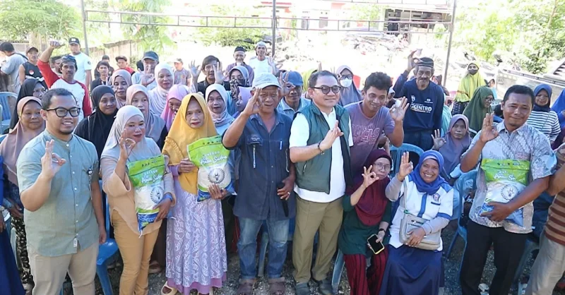 Komitmen Selalu Hadir di Tengah Masyarakat, Jaelani Bagikan Ribuan Paket Beras di Kendari 1 Komitmen Selalu Hadir di Tengah Masyarakat, Jaelani Bagikan Ribuan Paket Beras di Kendari
