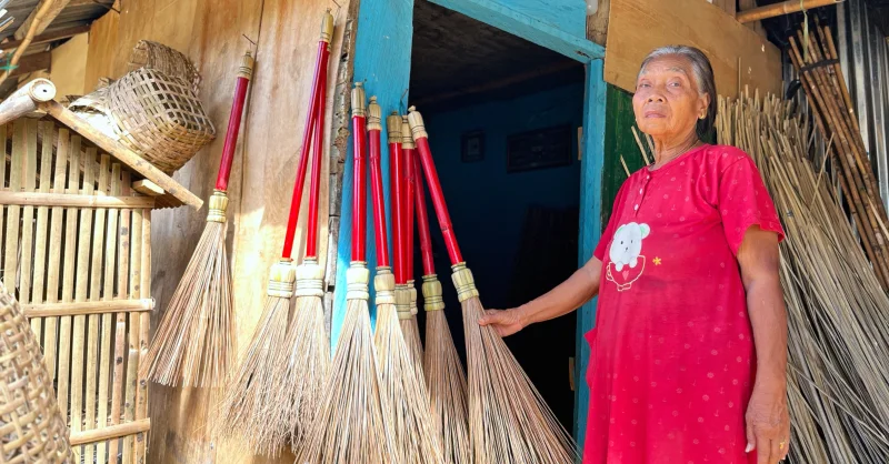 Kisah Feni, Nenek 70 Tahun yang Bertahan dengan Kerajinan Bambu di Kendari Sejak Era 1980-an