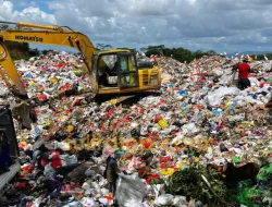 TPAS Puuwatu Kendari Lumpuh Sementara, Sampah Menumpuk dan Truk Mengular