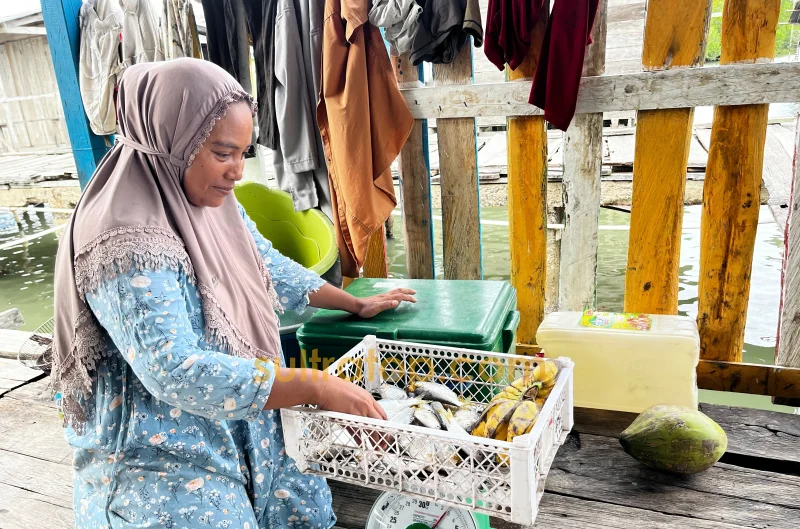 Kisah Risna, Guru Honorer yang Menjaga Asa Pendidikan Anak Suku Bajo di Konawe Selatan 3 Kisah Risna, Guru Honorer yang Menjaga Asa Pendidikan Anak Suku Bajo di Konawe Selatan