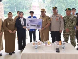 Bank Sultra Salurkan CSR Pendidikan Rp200 Juta di Kolaka Utara, Bebaskan SPP 80 Mahasiswa UMKOTA