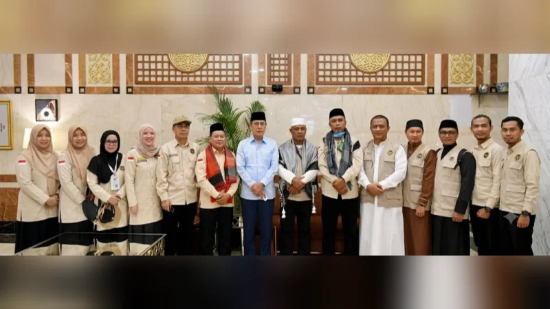 ‎Gubernur Andi Sumangerukka Kunjungi Jamaah Haji Sultra di Madinah, Pastikan Kondisi dan Pelayanan
‎
