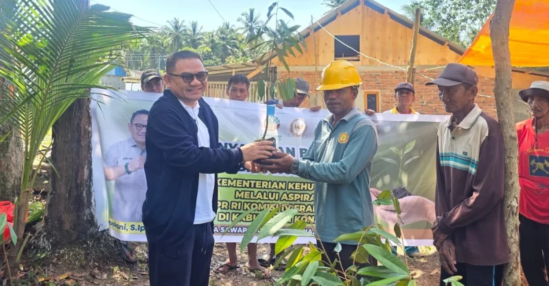 Jaelani Bantu Ribuan Bibit Tanaman Produktif di Konawe, Dorong Ekonomi Petani dan Jaga DAS Konaweha 1 Jaelani Bantu Ribuan Bibit Tanaman Produktif di Konawe, Dorong Ekonomi Petani dan Jaga DAS Konaweha