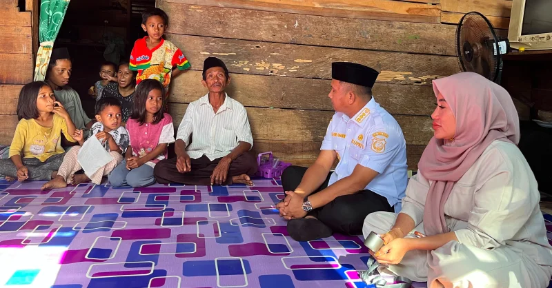 Bupati La Ode Darwin Datangi Rumah Duka Korban Ular Piton di Desa Umba, Minta Warga Tingkatkan Kewaspadaan