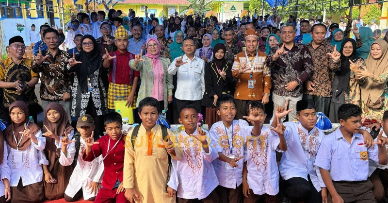 Wakil Menteri Tinjau SMPN 15 Kendari yang Kekurangan Ruang Kelas, Bantuan Segera Bergulir