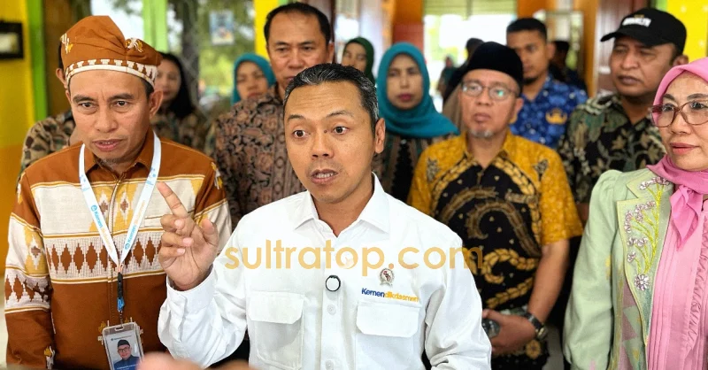 Wamendikdasmen Tinjau Program Prioritas Presiden di Wakatobi, Pastikan Akses Pendidikan bagi Anak Suku Bajo