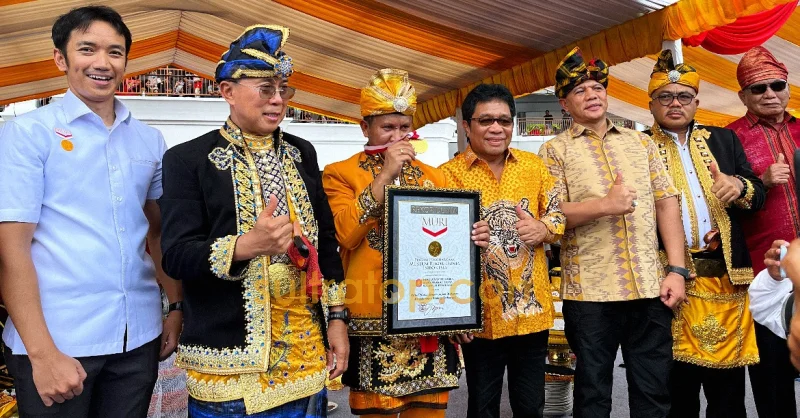 Usai Festival Dulang, La Ode Darwin Siapkan Ambulans Gratis untuk Warga Muna 3 Usai Festival Dulang, La Ode Darwin Siapkan Ambulans Gratis untuk Warga Muna