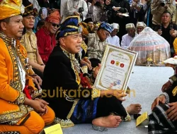 Gubernur Andi Sumangerukka Terima Gelar Adat dari Masyarakat Muna