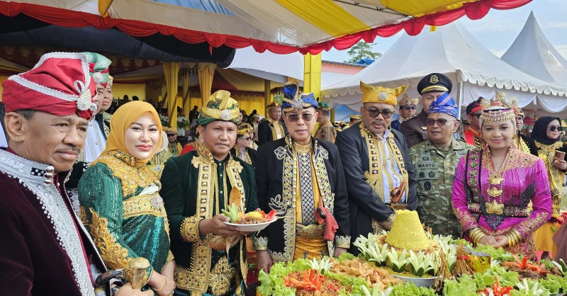 Momen HUT Muna Barat: Menakar Jejak, Menguji Arah Kemudi La Ode Darwin (Bagian-I)