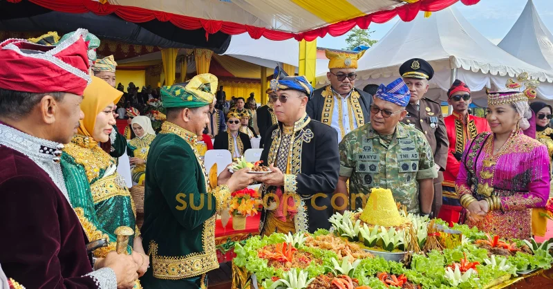 Pimpin Upacara HUT ke-12 Muna Barat, Gubernur Sultra Tekankan Sinergi untuk Percepat Pembangunan Daerah