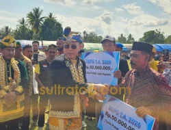 Gubernur Sultra Serahkan Bantuan BSPS 40 Unit di Muna Barat, Setiap Rumah Terima Rp50 Juta
