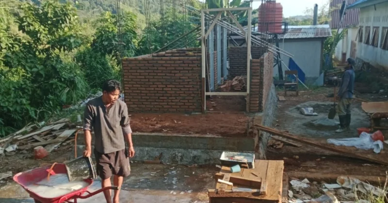 Minim Ruang Belajar, SMAN 1 Tolala Kolaka Utara Kini Dapat Rp1,3 Miliar dari Kemendikdasmen 1 Minim Ruang Belajar, SMAN 1 Tolala Kolaka Utara Kini Dapat Rp1,3 Miliar dari Kemendikdasmen