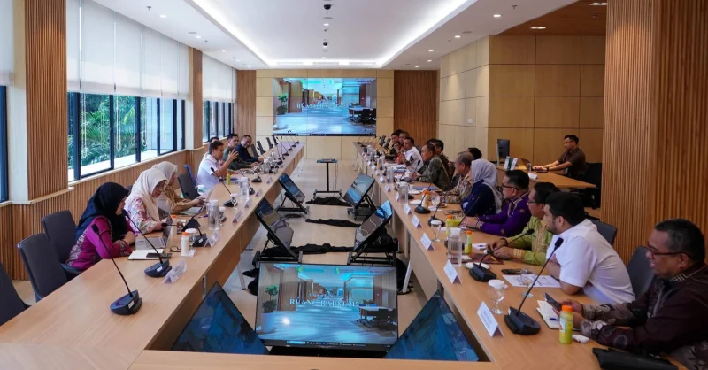 Andi Sumangerukka, Bupati Buton, dan Wali Kota Baubau Audiensi dengan Menkes Bahas Pembangunan Kesehatan 2 Andi Sumangerukka, Bupati Buton, dan Wali Kota Baubau Audiensi dengan Menkes Bahas Pembangunan Kesehatan
